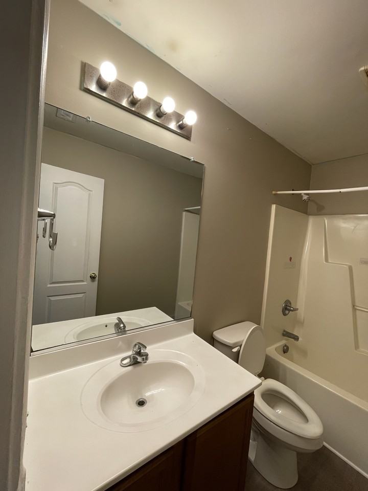 4 Sherbourne Ct #1 - Photo 4 of 10