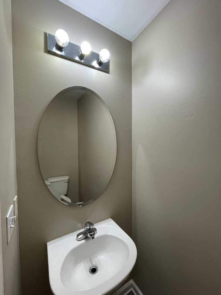 4 Sherbourne Ct #1 - Photo 5 of 10