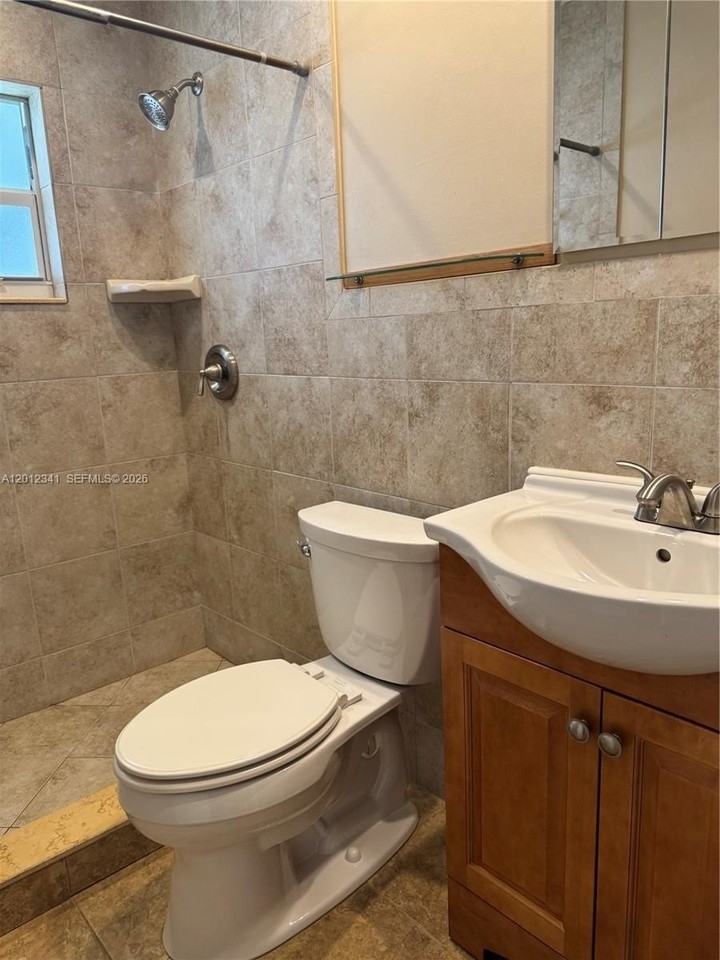 1010 Nw 72nd Ter #0 - Photo 5 of 11