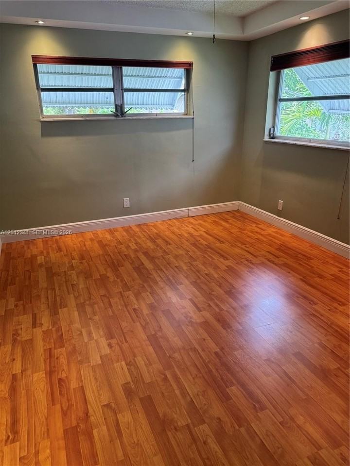 1010 Nw 72nd Ter #0 - Photo 6 of 11