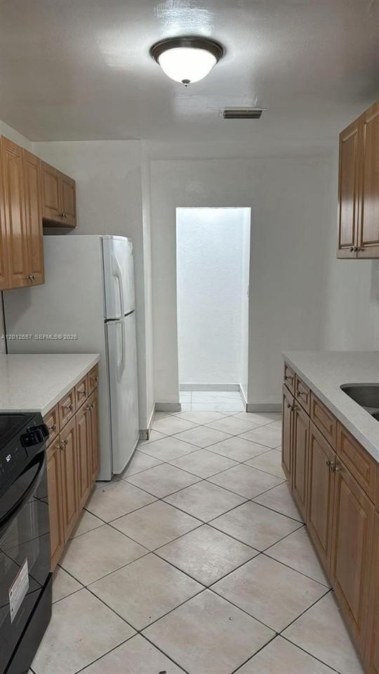 21331 Nw 39th Ave - Photo 2 of 3