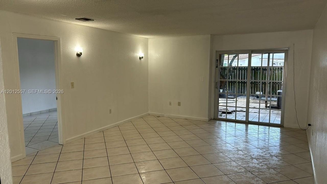 21331 Nw 39th Ave - Photo 3 of 3