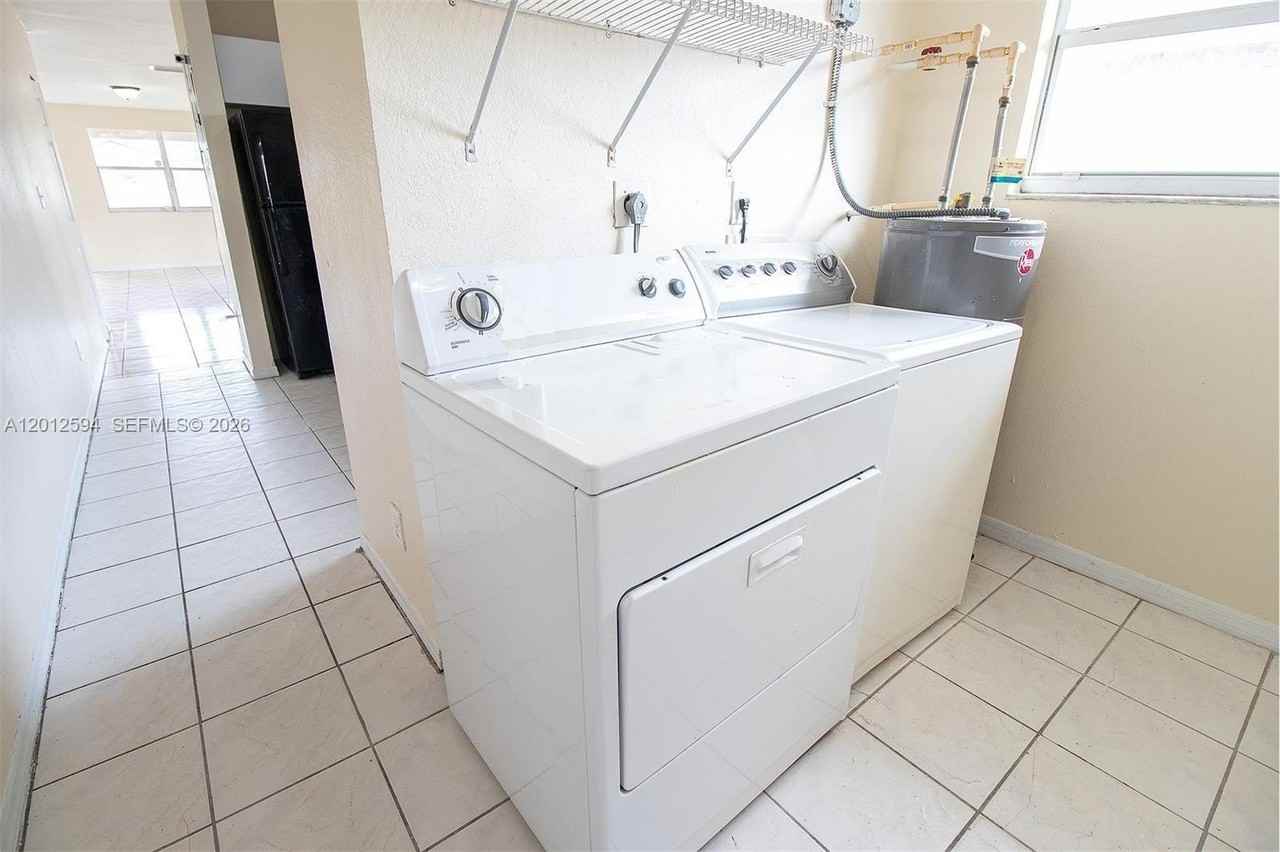 455 Nw 14th St - Photo 7 of 31