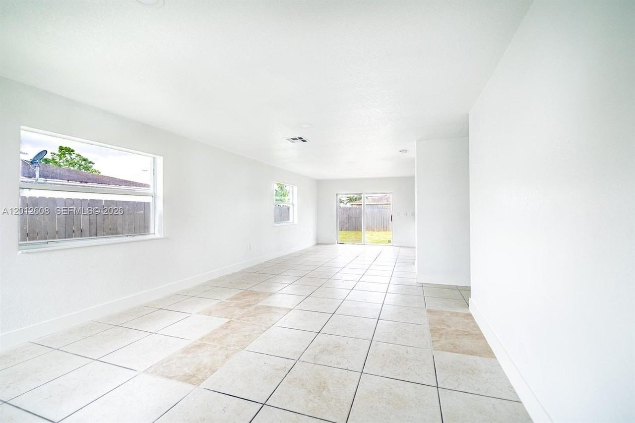 705 Nw 13th Ter - Photo 2 of 35