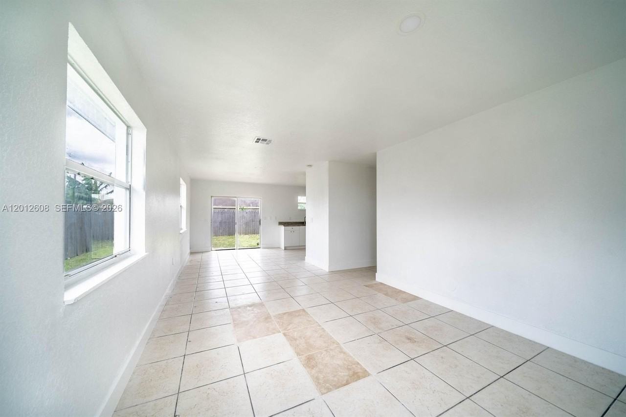 705 Nw 13th Ter - Photo 3 of 35