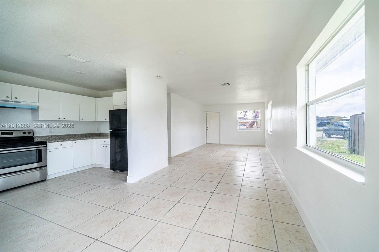 705 Nw 13th Ter - Photo 5 of 35