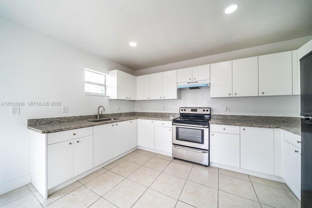 705 Nw 13th Ter - Photo 6 of 35