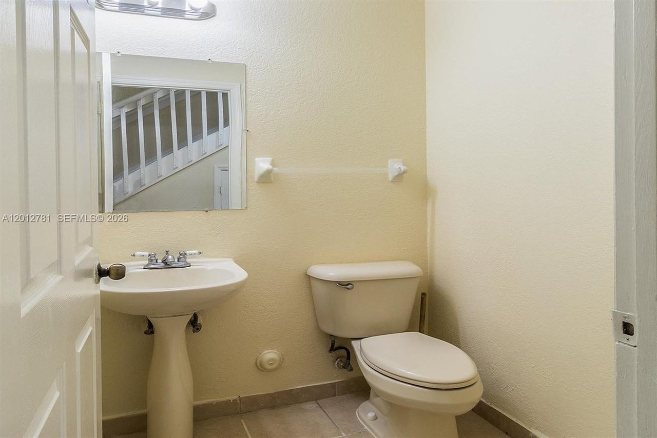 2214 Nw 135th Ter - Photo 7 of 29