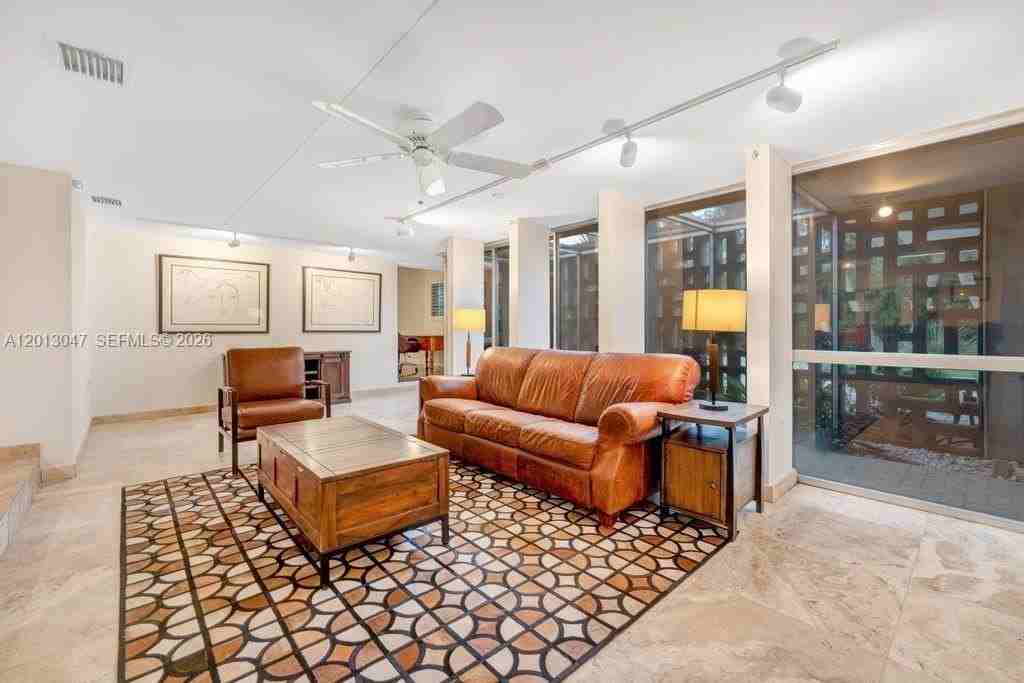 5305 Sw 62nd Ave - Photo 7 of 44