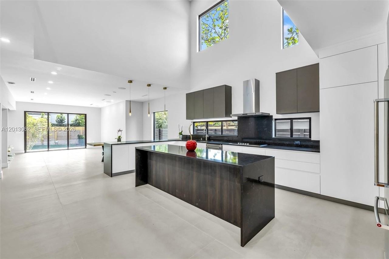 808 Sw 9th St #B - Photo 6 of 29