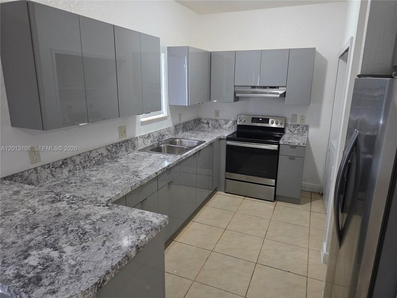 1351 Nw 9th Ct - Photo 3 of 10