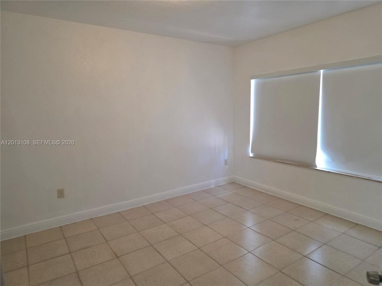1351 Nw 9th Ct - Photo 5 of 10