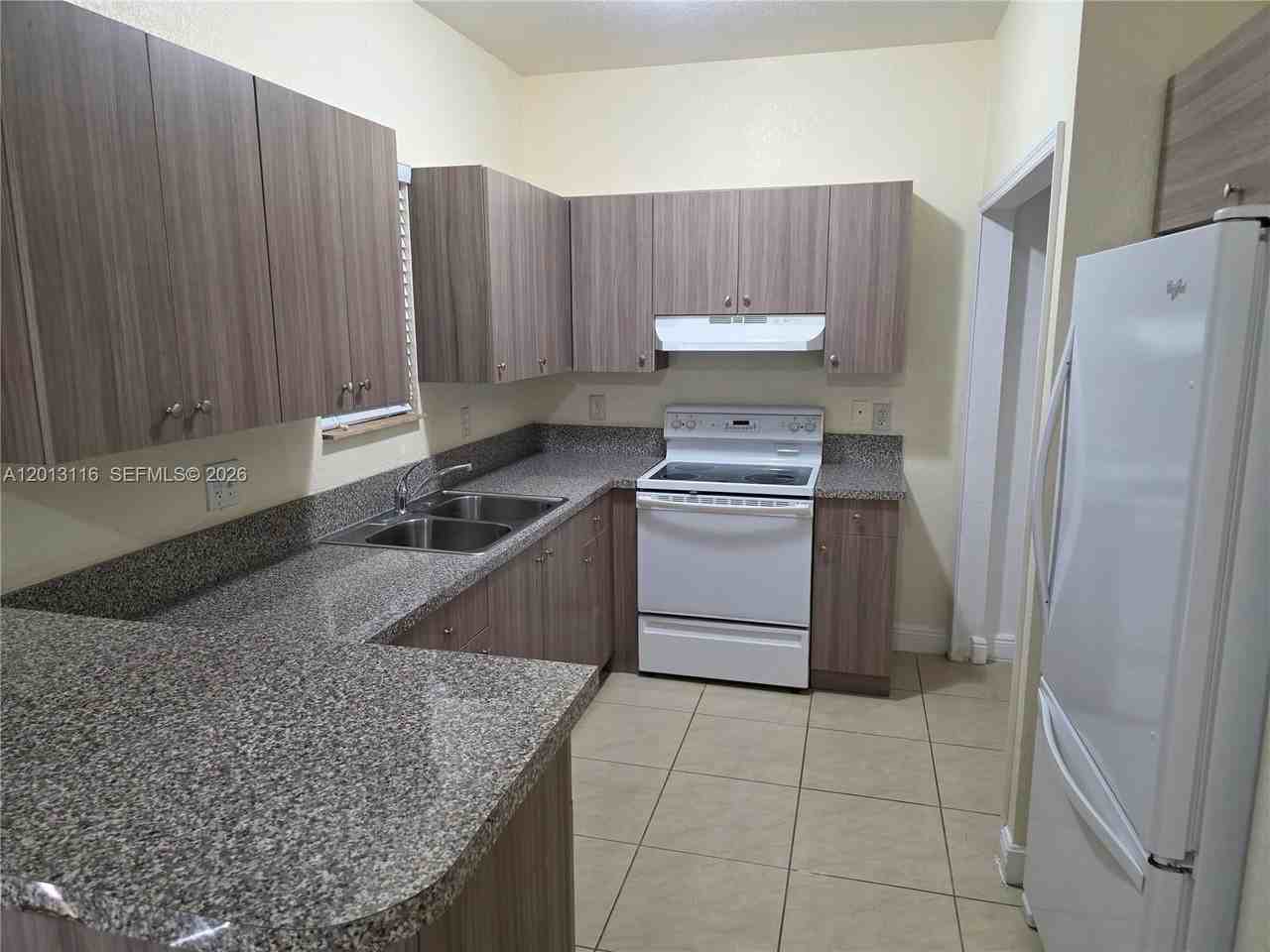 1371 Nw 9th Ct - Photo 2 of 10
