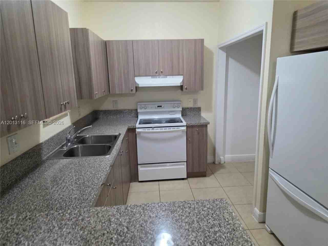 1371 Nw 9th Ct - Photo 3 of 10