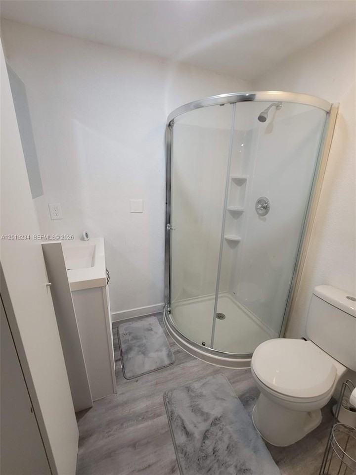 4201 Sw 32nd Dr #1 - Photo 5 of 7