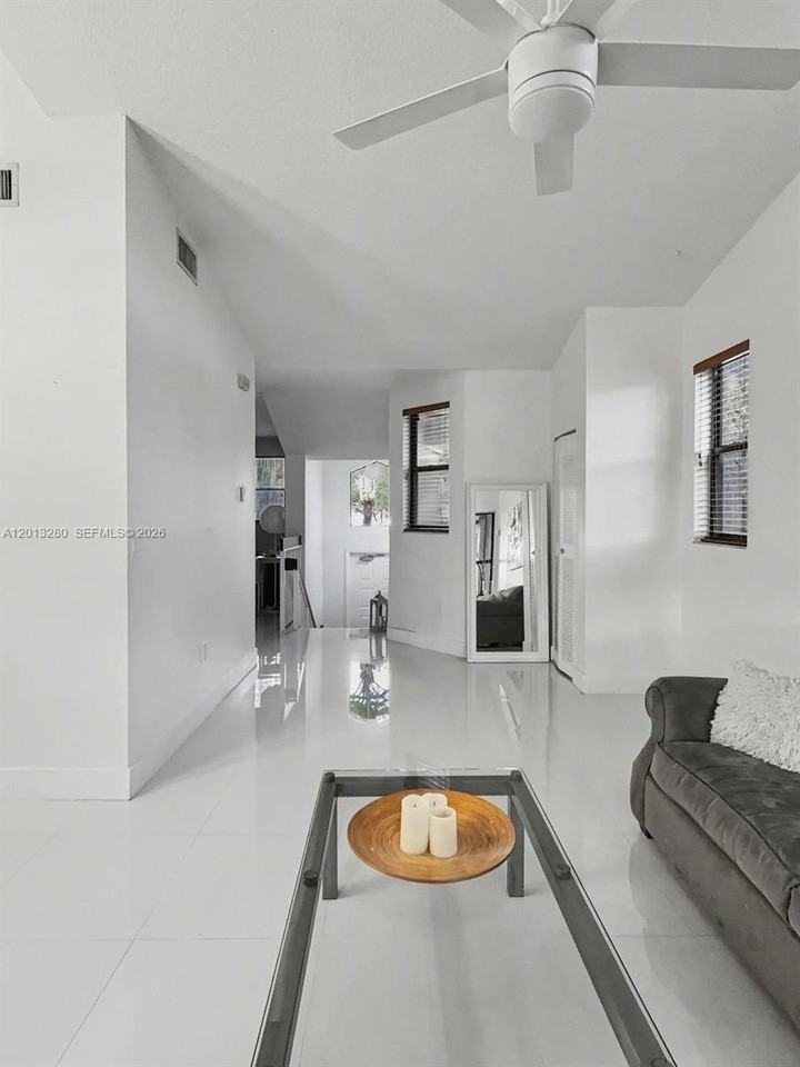 15533 Miami Lakeway N #201 - Photo 4 of 9