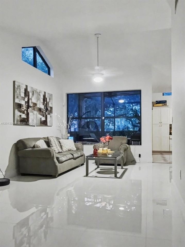 15533 Miami Lakeway N #201 - Photo 5 of 9