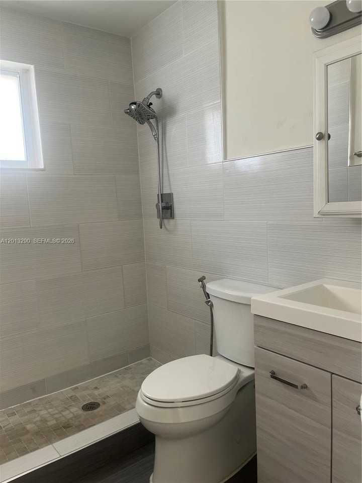 753 Sw 3rd St - Photo 3 of 11