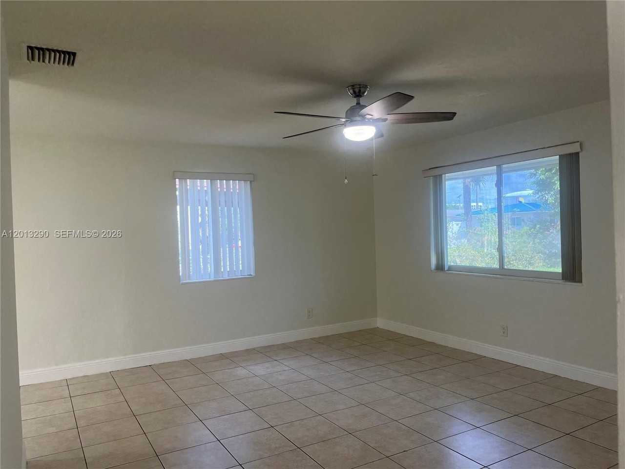 753 Sw 3rd St - Photo 7 of 11