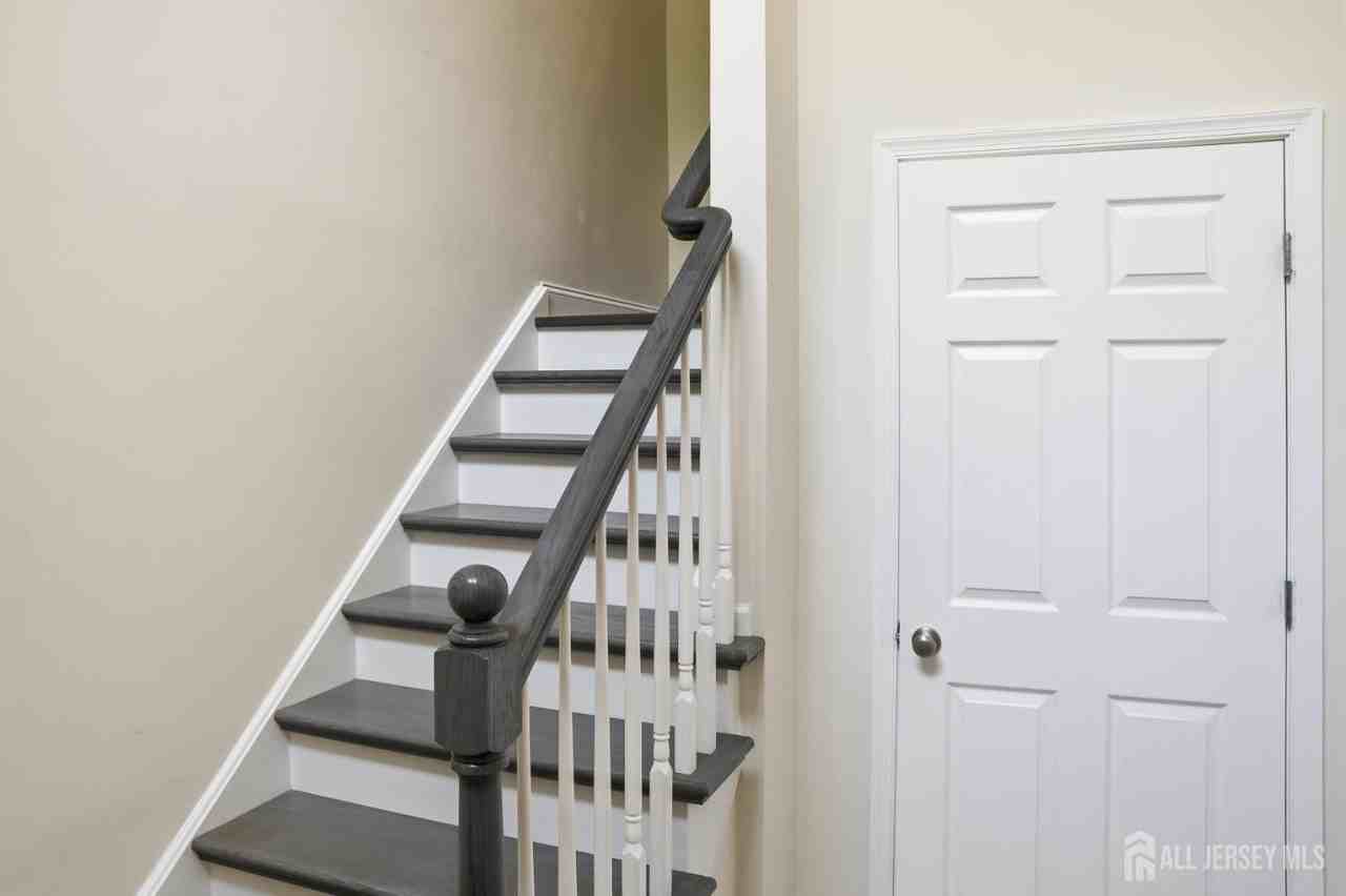 27 Forest Dr - Photo 3 of 31