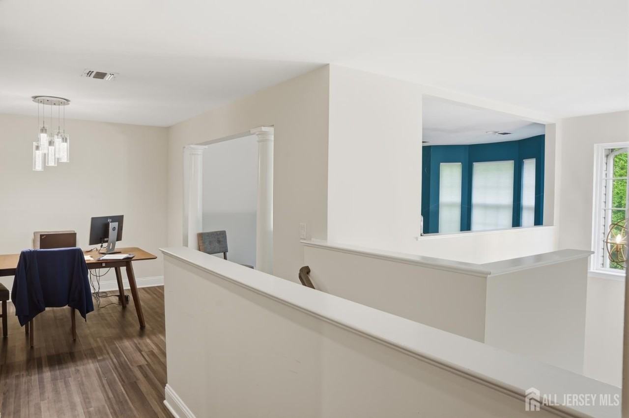 27 Forest Dr - Photo 4 of 31
