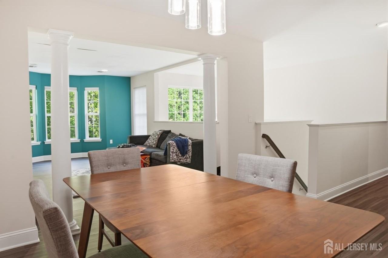 27 Forest Dr - Photo 5 of 31
