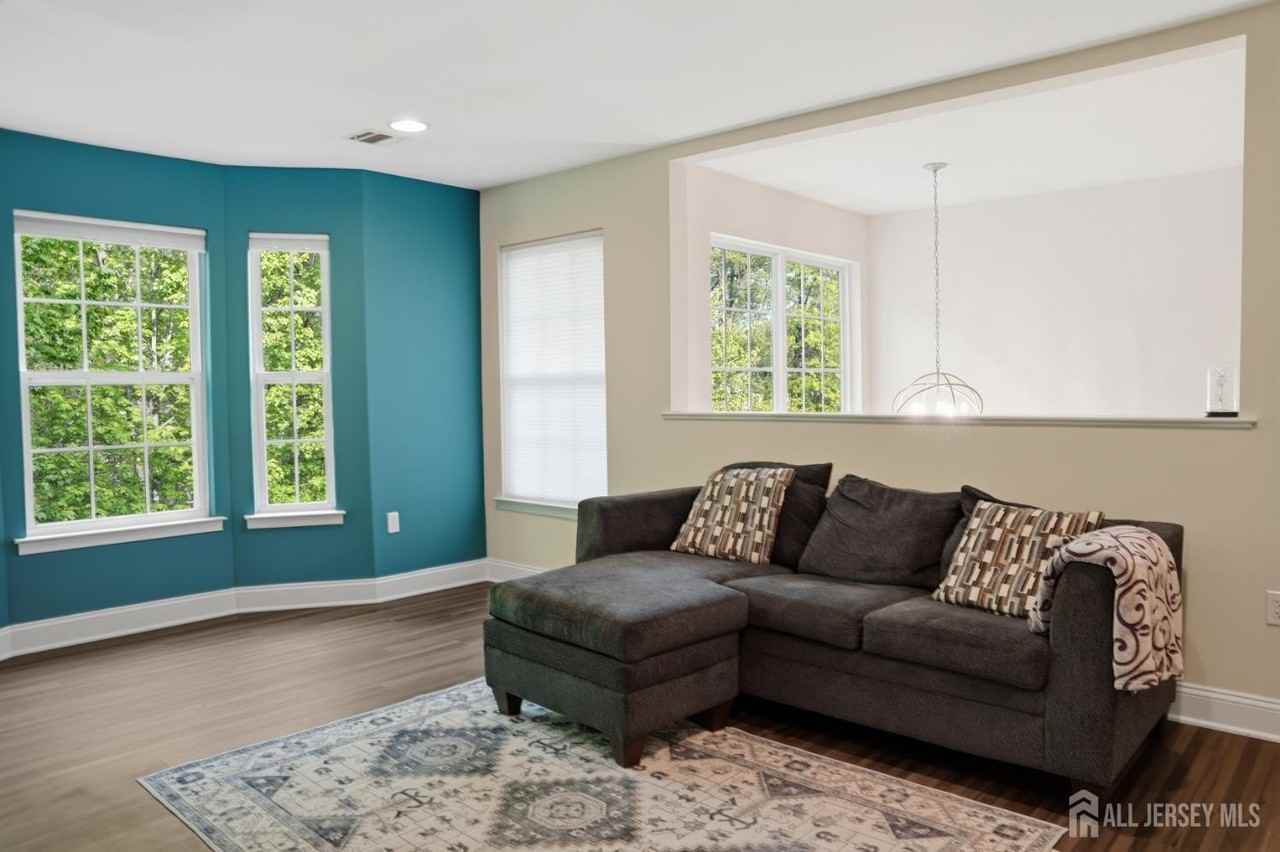 27 Forest Dr - Photo 7 of 31
