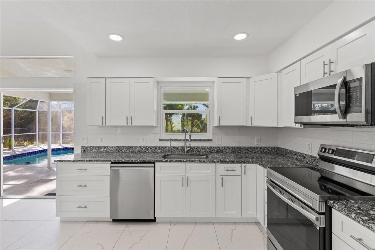 4485 Hansard Ave - Photo 4 of 26