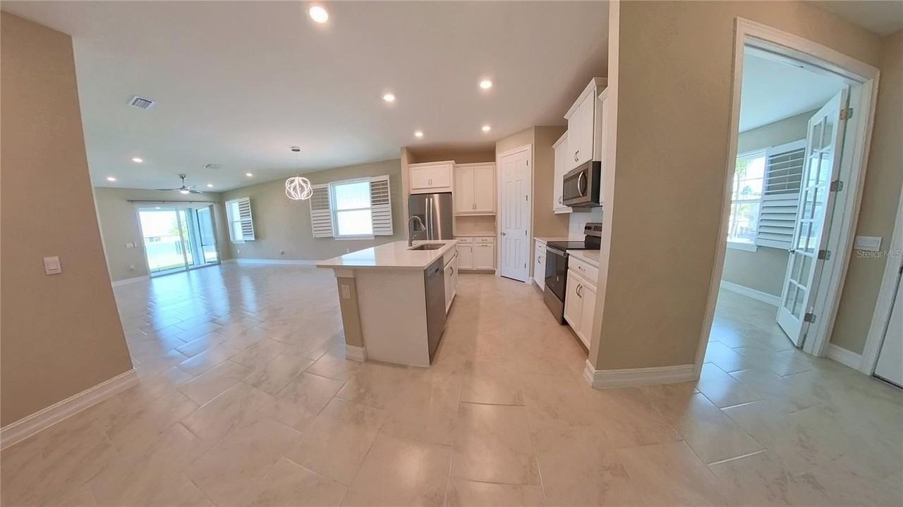 419 Ibiza Loop - Photo 4 of 35