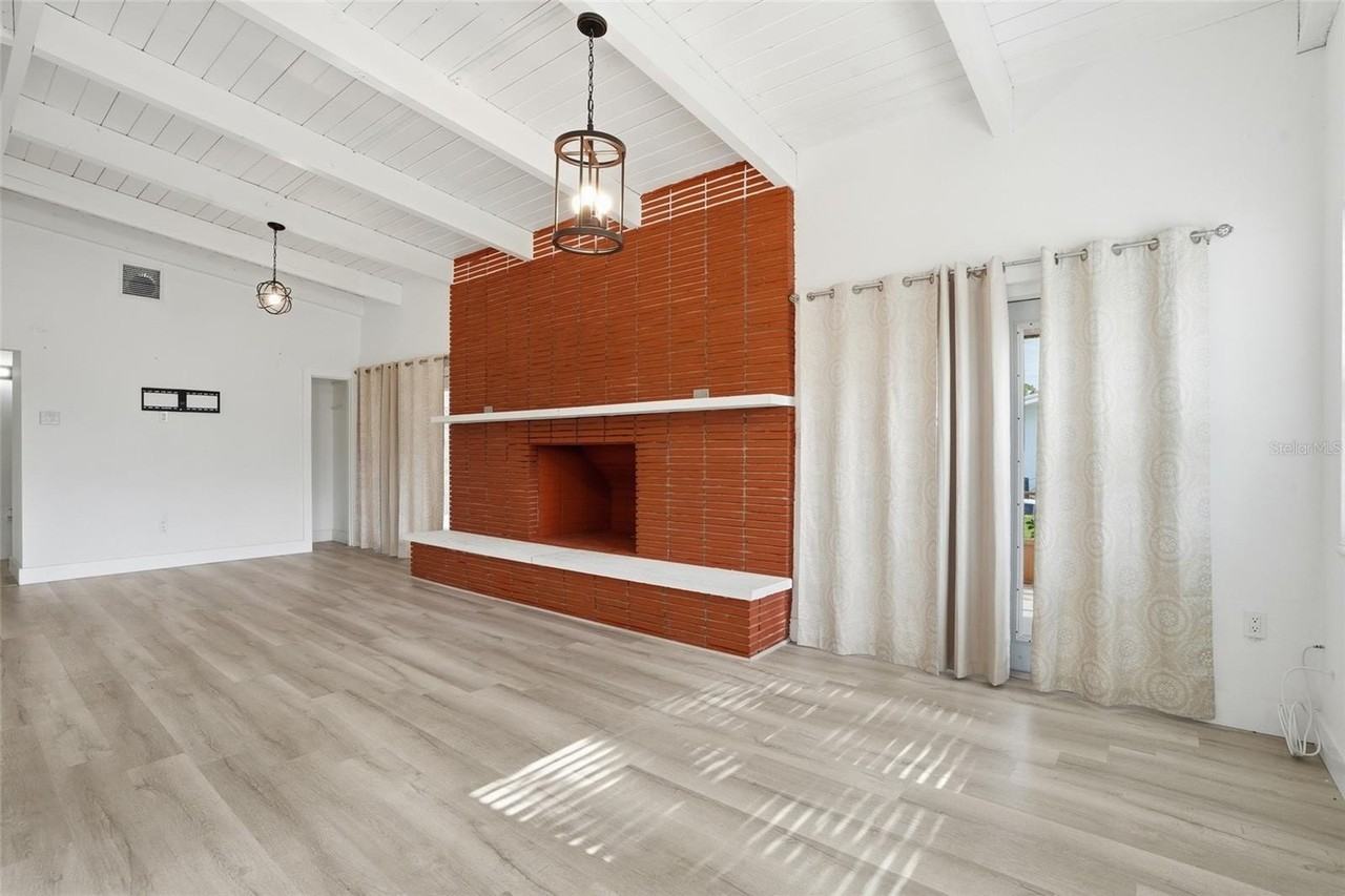 3593 Brooklyn Ave - Photo 4 of 38