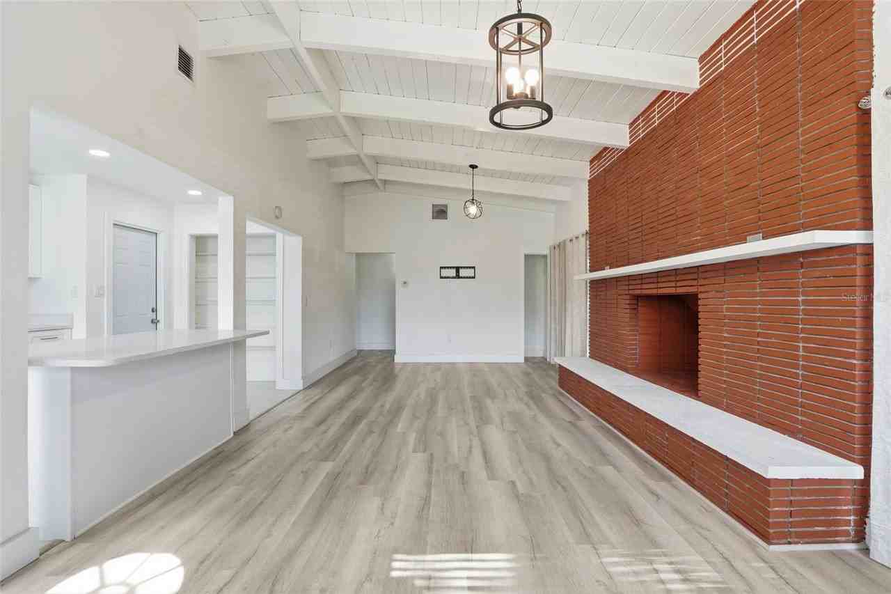 3593 Brooklyn Ave - Photo 5 of 38