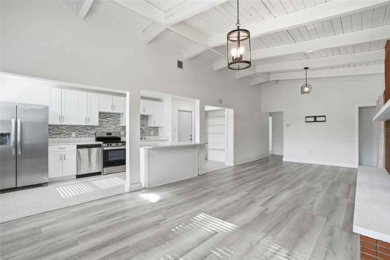 3593 Brooklyn Ave - Photo 6 of 38