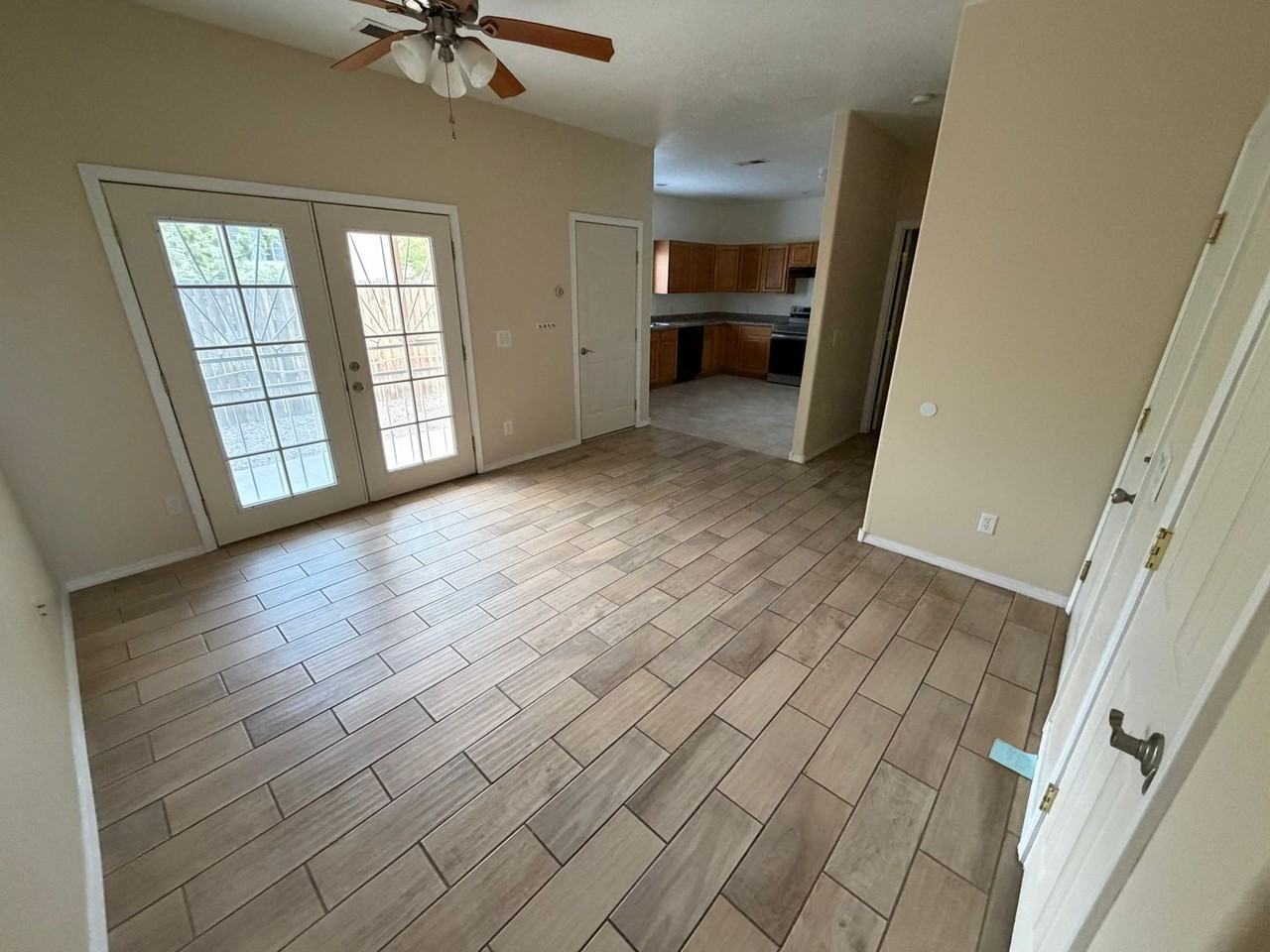 1911 Girard Blvd Ne - Photo 3 of 42