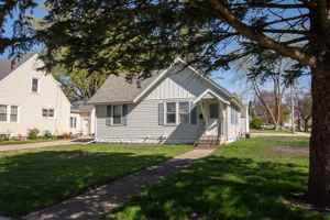 featured image of 800 12th Ave Nw