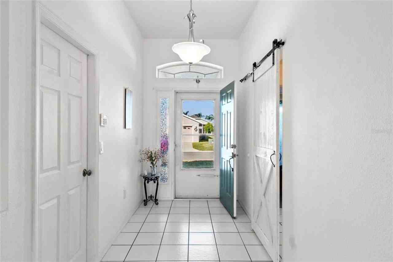 221 Prather Dr - Photo 4 of 30