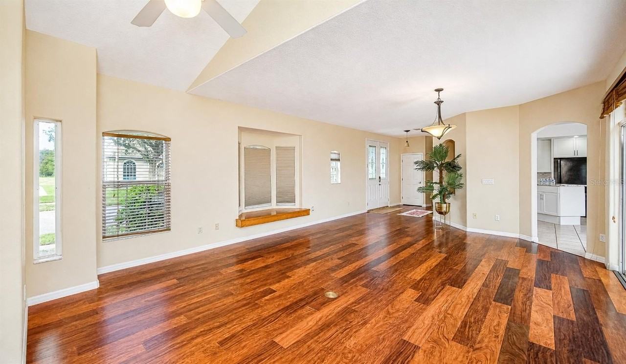 357 Fairway Pointe Cir - Photo 6 of 43