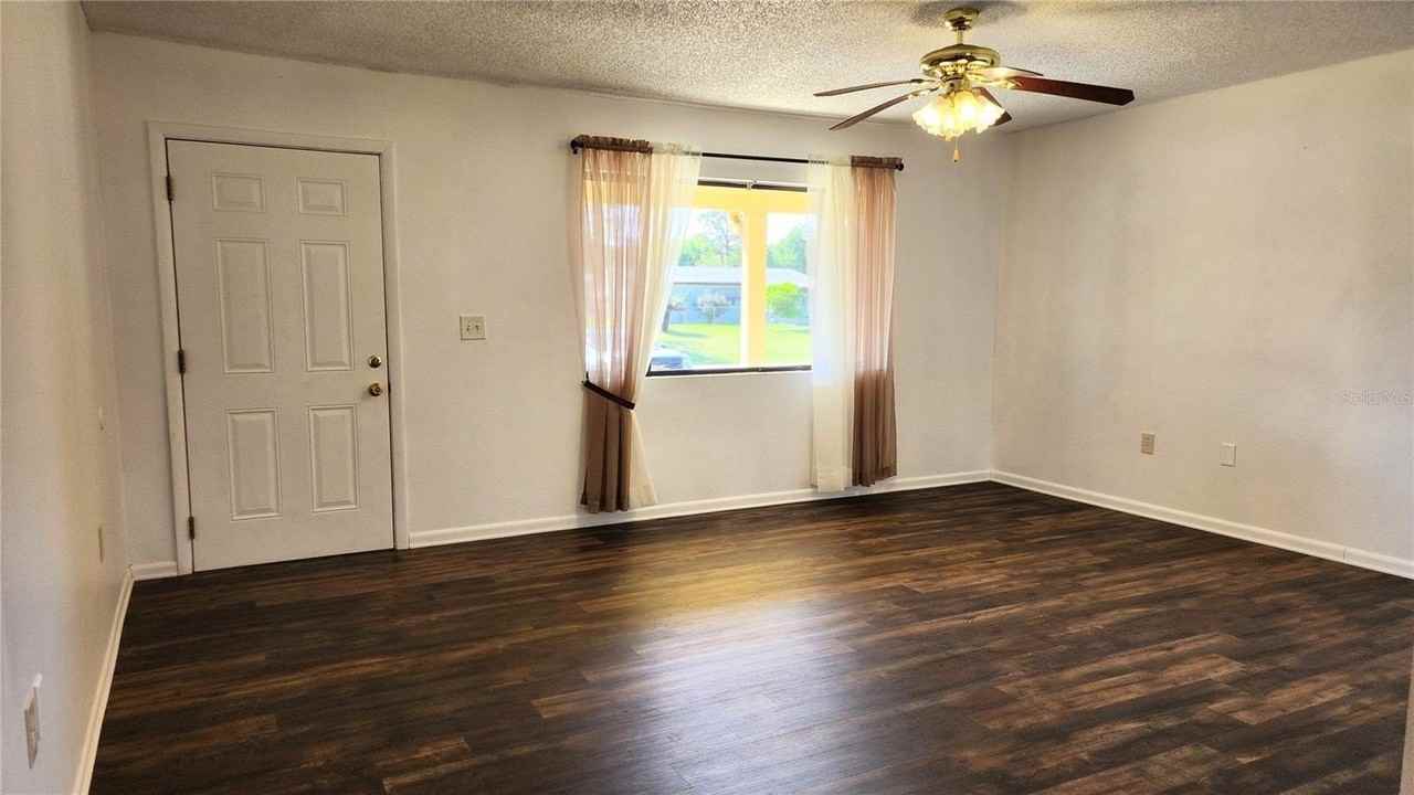 10405 Sw 99th Ave - Photo 2 of 17