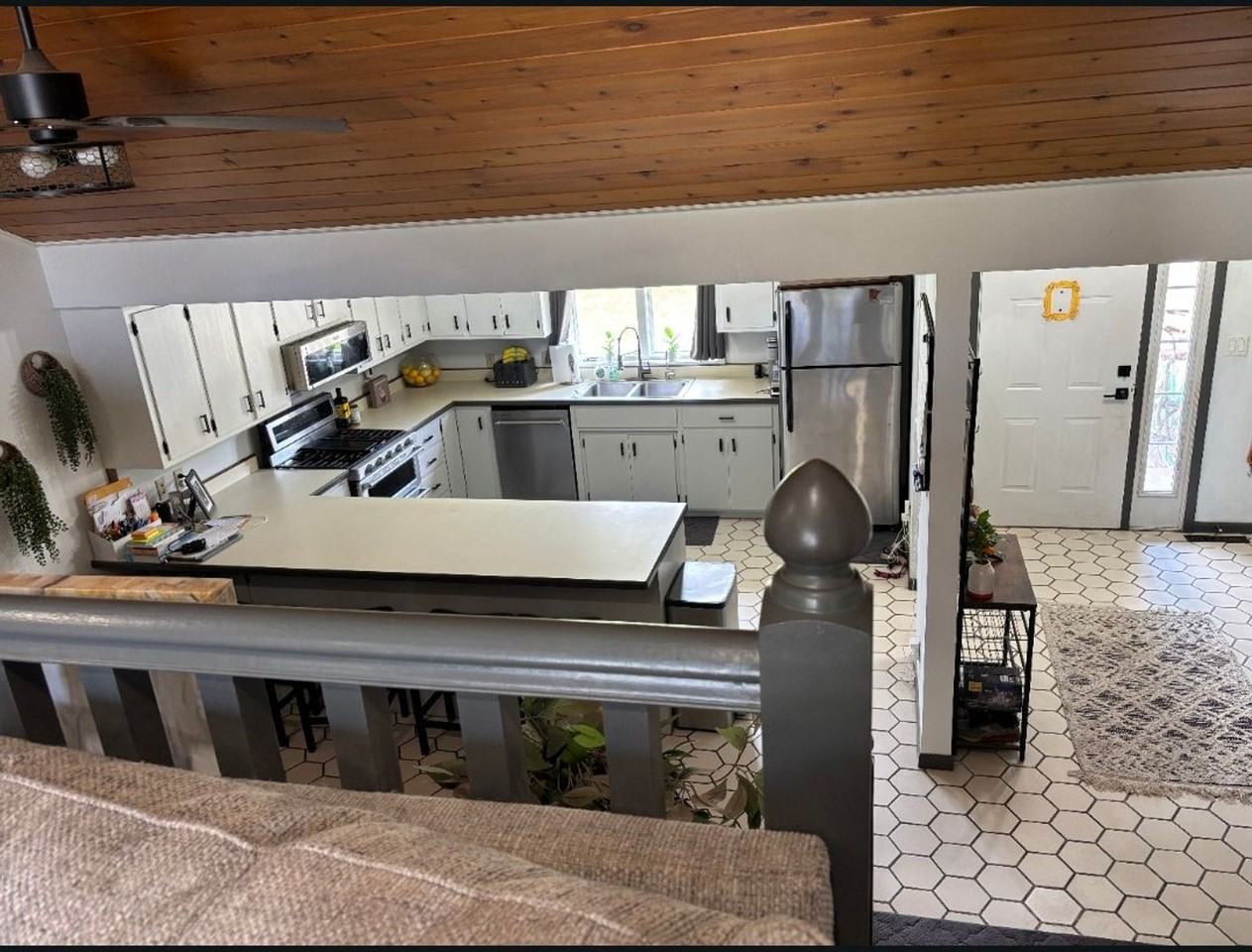 2463 Buffalo St - Photo 4 of 20