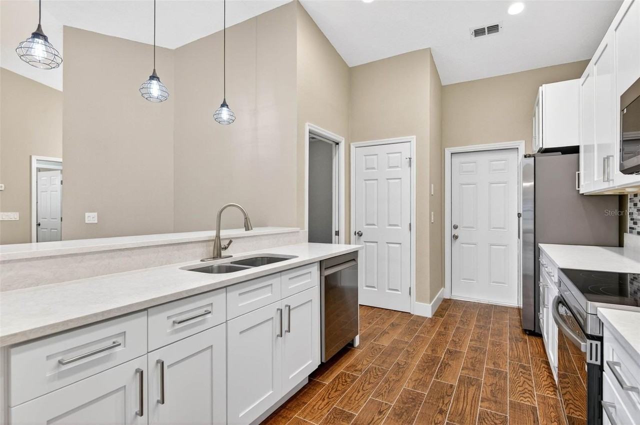6535 Brentwood Dr - Photo 6 of 48