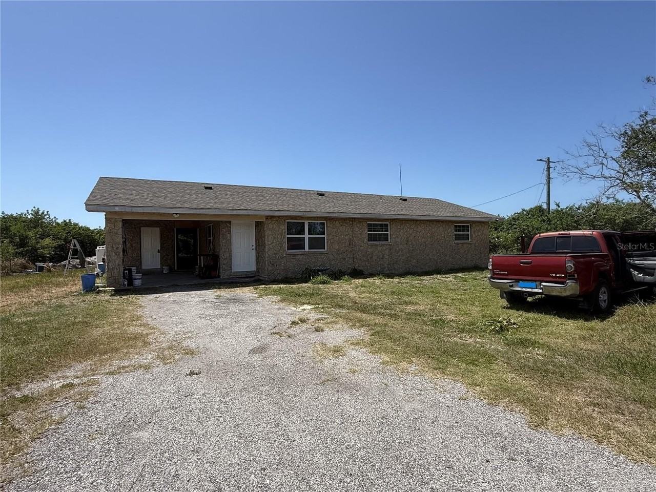 2122 Gulf City Rd - Photo 3 of 37