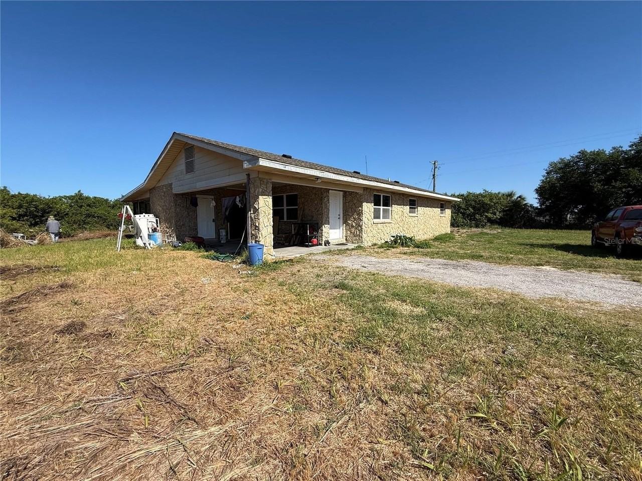 2122 Gulf City Rd - Photo 4 of 37