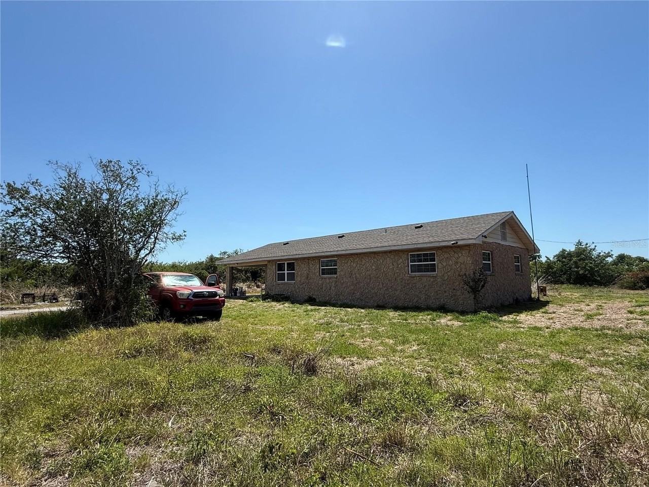 2122 Gulf City Rd - Photo 5 of 37