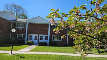featured image of 76 Manor Dr #76