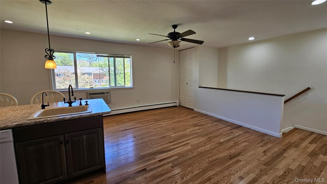 76 Manor Dr #76 - Photo 5 of 11