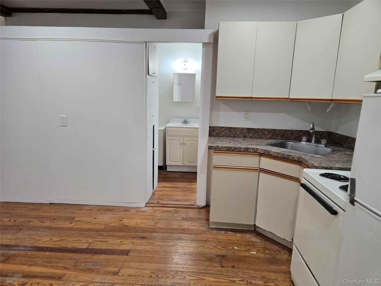 410 Main St Apt B - Photo 6 of 15
