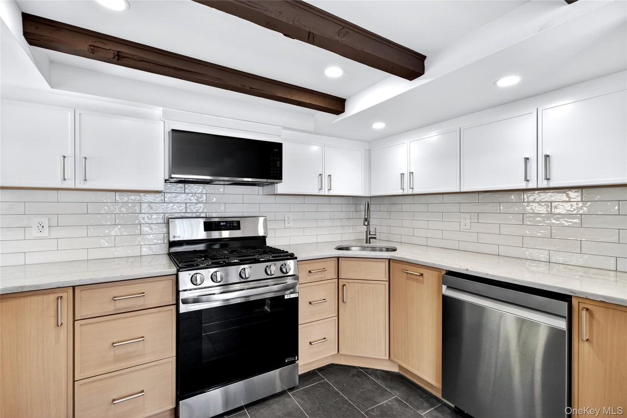 94 Main St - Photo 5 of 35
