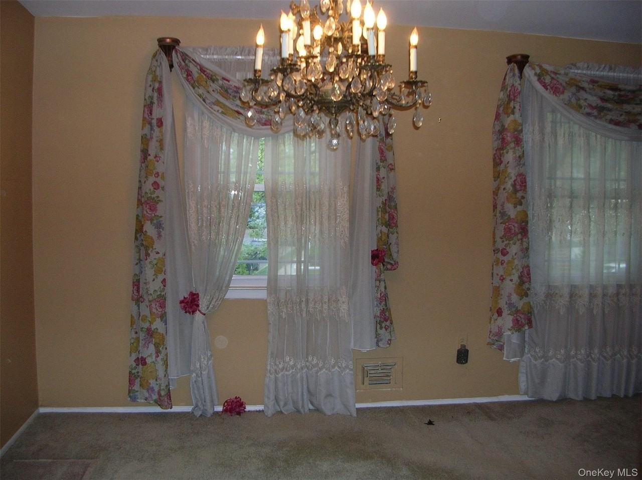 5704 Cloverdale Blvd - Photo 4 of 30