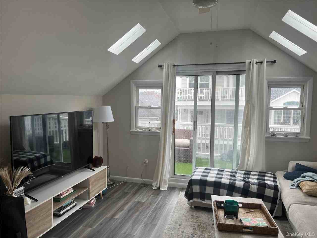 103 Florida St - Photo 4 of 24