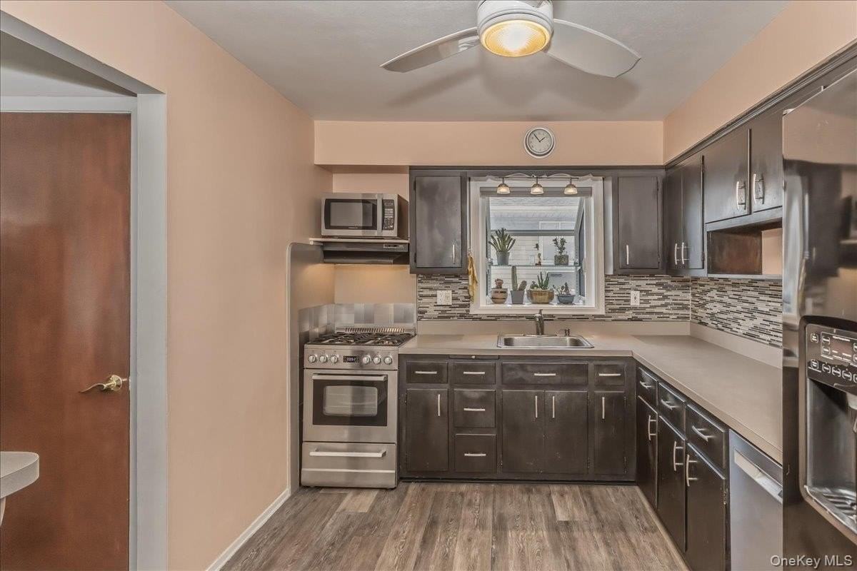 9 Raisig Ave - Photo 3 of 17