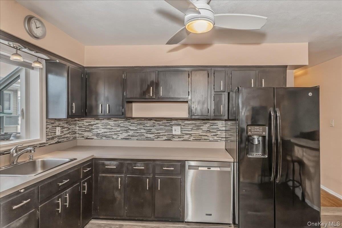 9 Raisig Ave - Photo 5 of 17